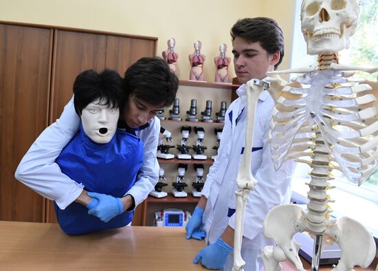 Medicine class at Moscow school