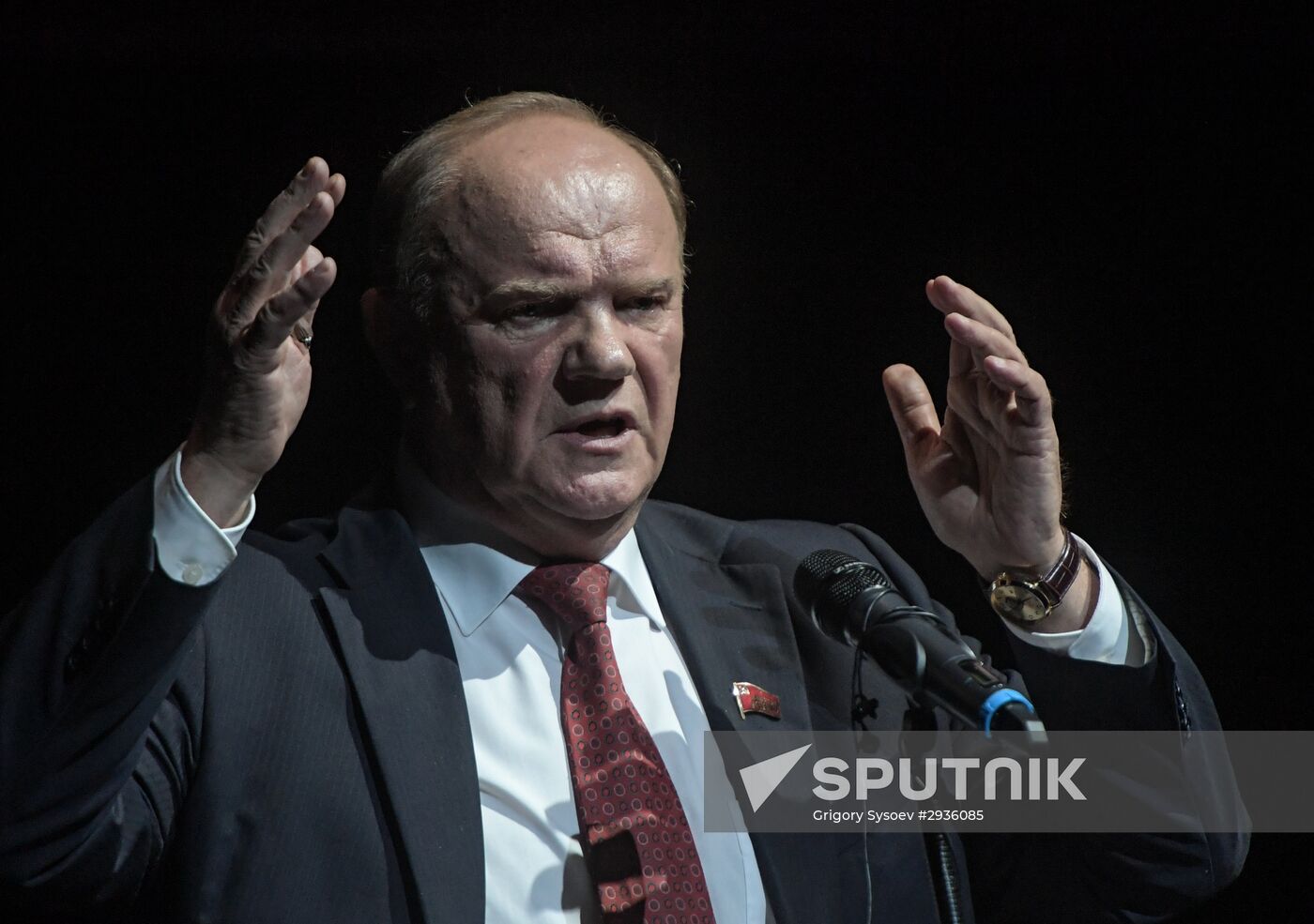 Gennady Zyuganov, Chairman of the Communist Party's Central Committee, speaks at an extraordinary conference of Moscow people's deputies. Location: Russia, Moscow. Author: Grigory Sysoev/Sputnik. Moscow people's deputies extraordinary conference
