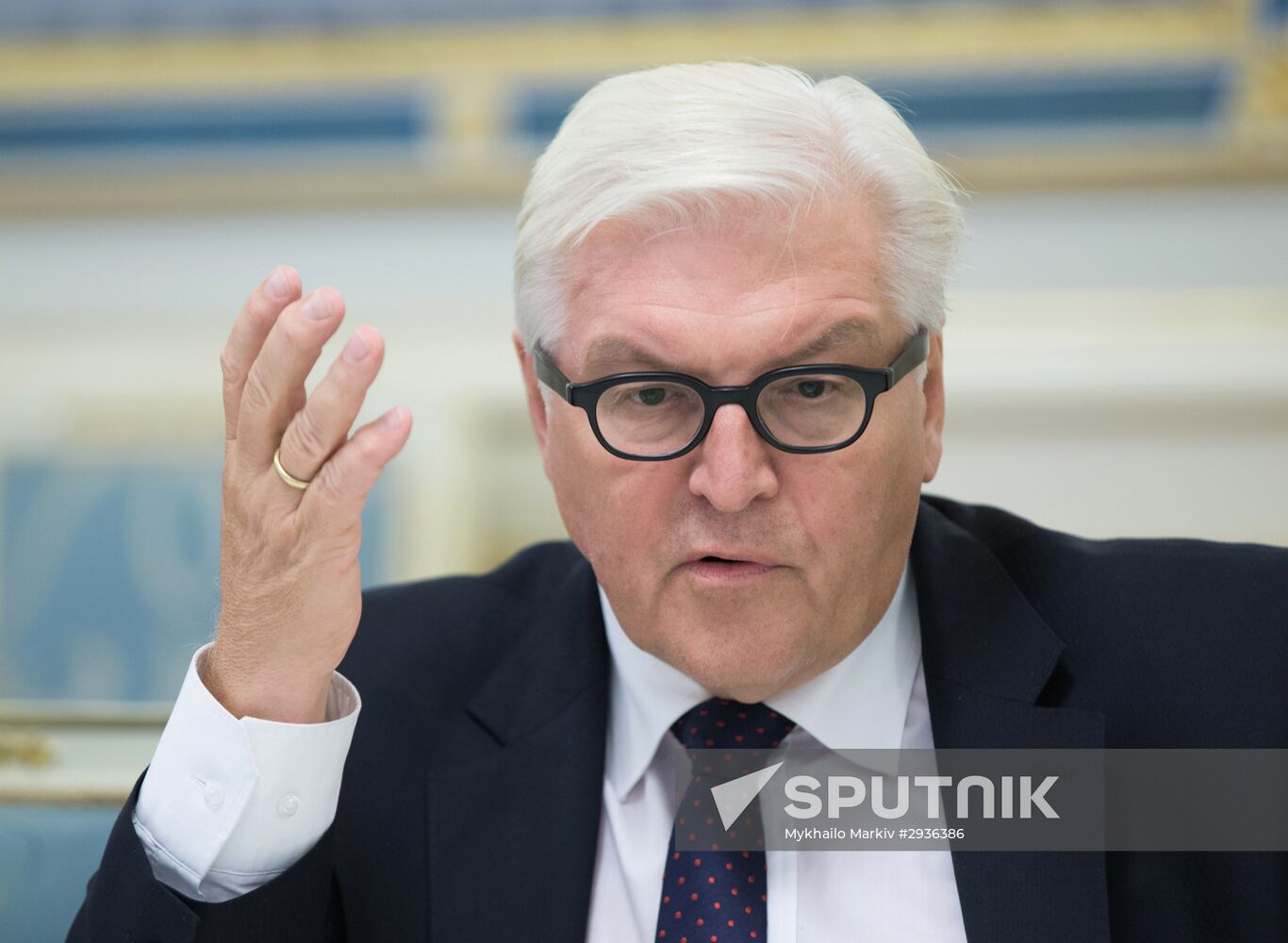 Ukrainian leader meets with German and French foreign ministers