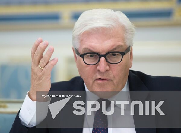 Ukrainian leader meets with German and French foreign ministers