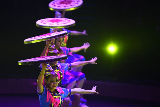 Idol circus festival winners stage show