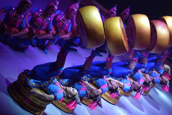 Idol circus festival winners stage show