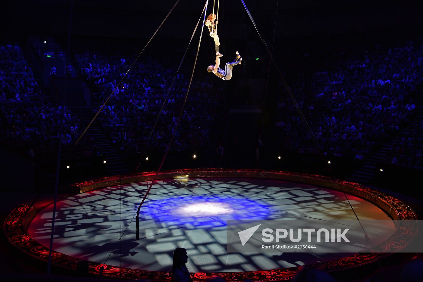Idol circus festival winners stage show