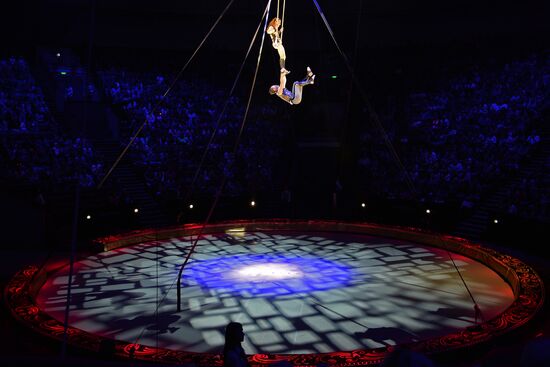 Idol circus festival winners stage show