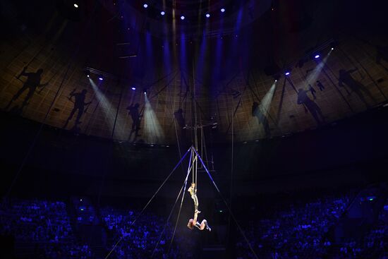 Idol circus festival winners stage show
