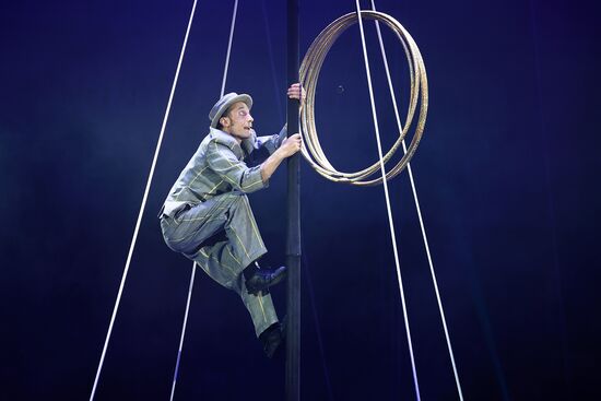 Idol circus festival winners stage show