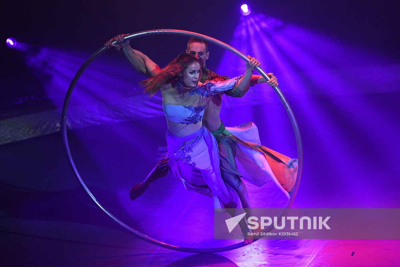 Idol circus festival winners stage show