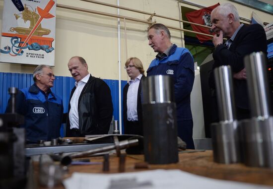Gennady Zuyganov visited Moscow instrument plant