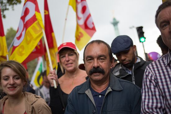 Anti-labor reform protesters march in Paris