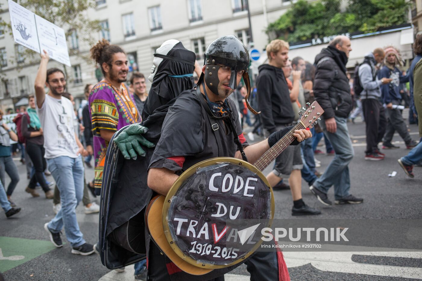 Anti-labor reform protesters march in Paris
