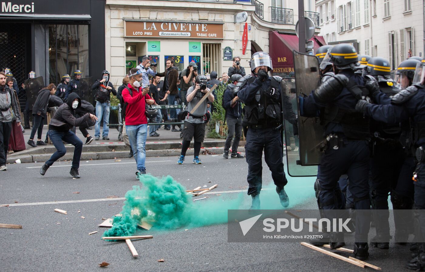 Anti-labor reform protesters march in Paris