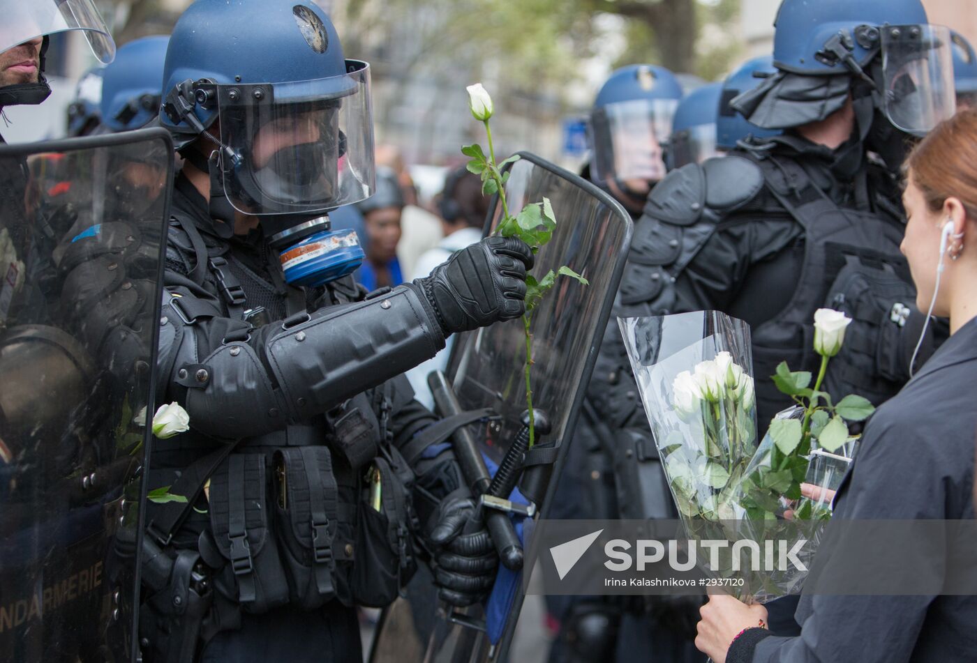 Anti-labor reform protesters march in Paris