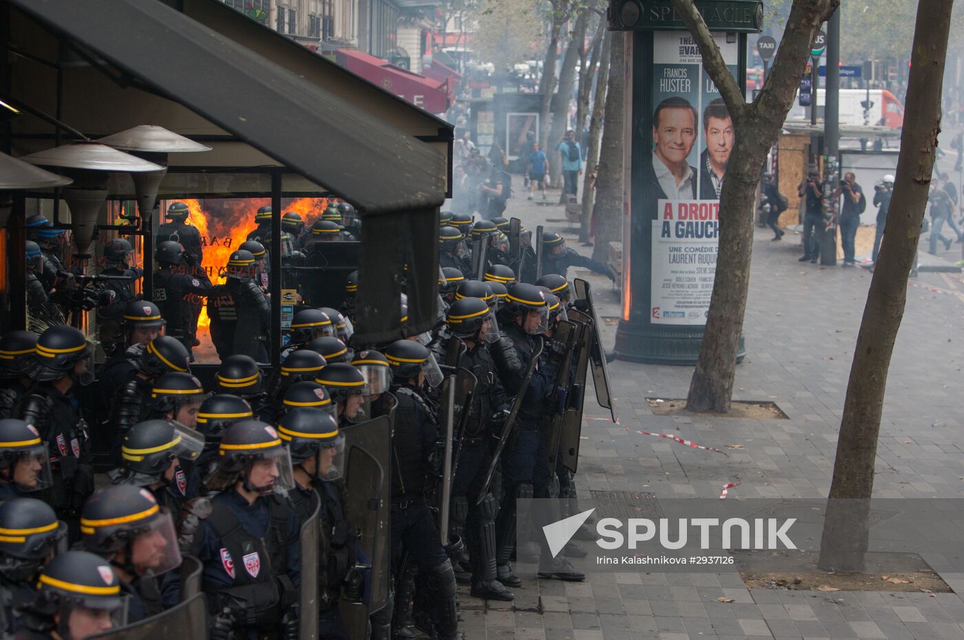 Anti-labor reform protesters march in Paris