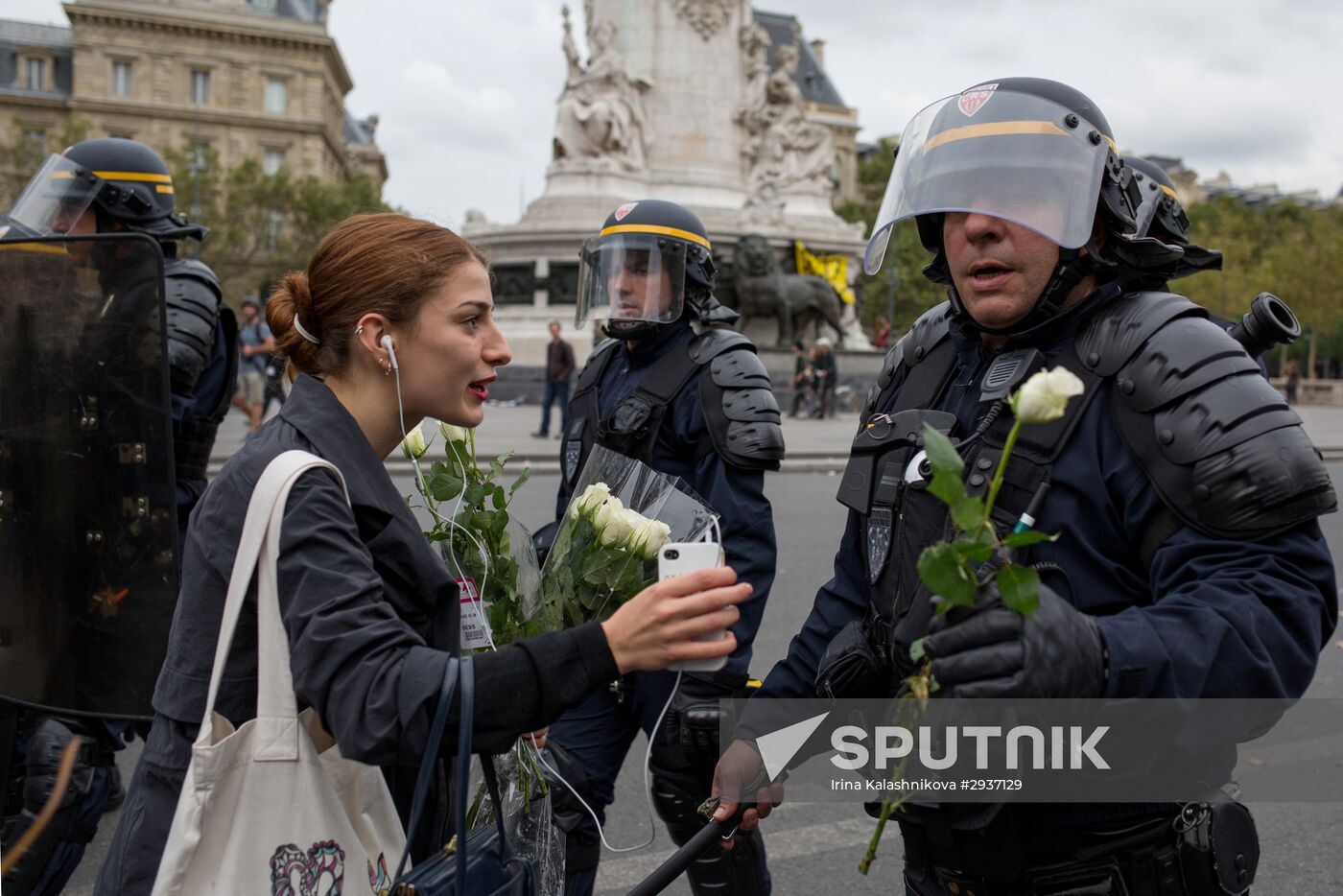 Anti-labor reform protesters march in Paris