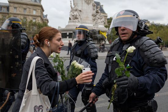 Anti-labor reform protesters march in Paris