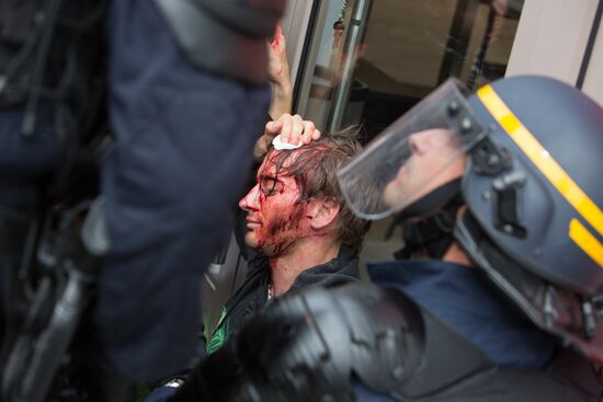 Anti-labor reform protesters march in Paris