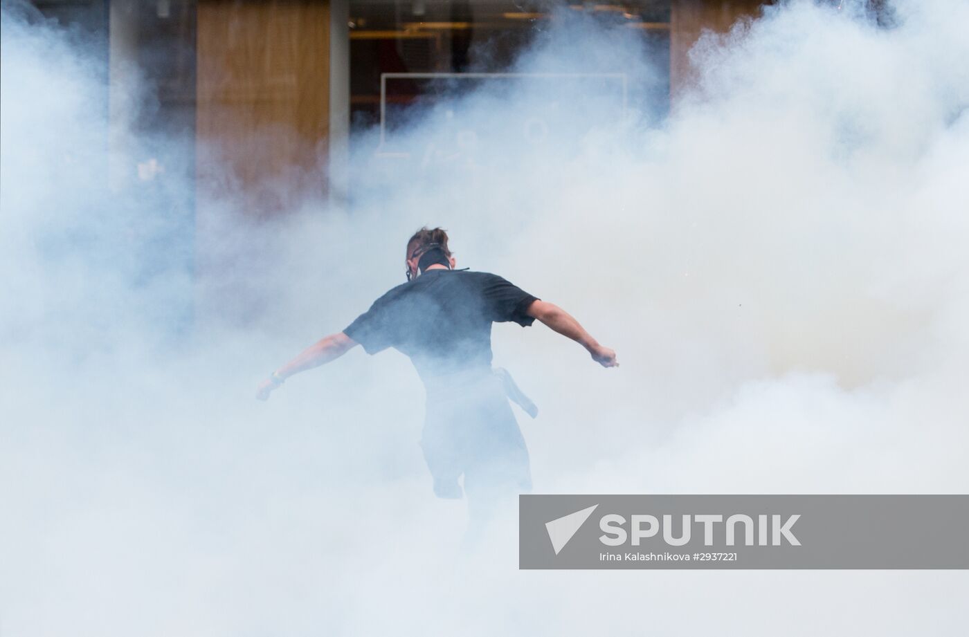 Anti-labor reform protesters march in Paris