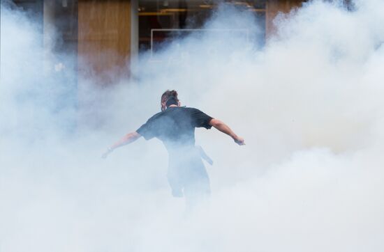 Anti-labor reform protesters march in Paris