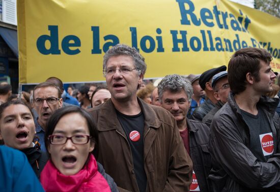 Anti-labor reform protesters march in Paris