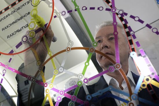 Three new metro stations open on line 10