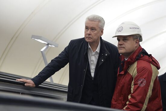 Three new metro stations open on line 10