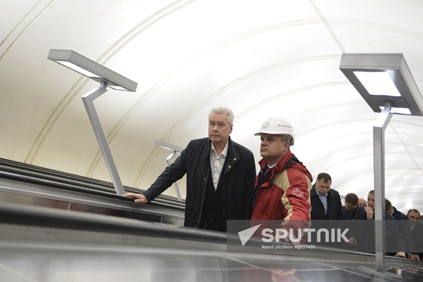 Three new metro stations open on line 10