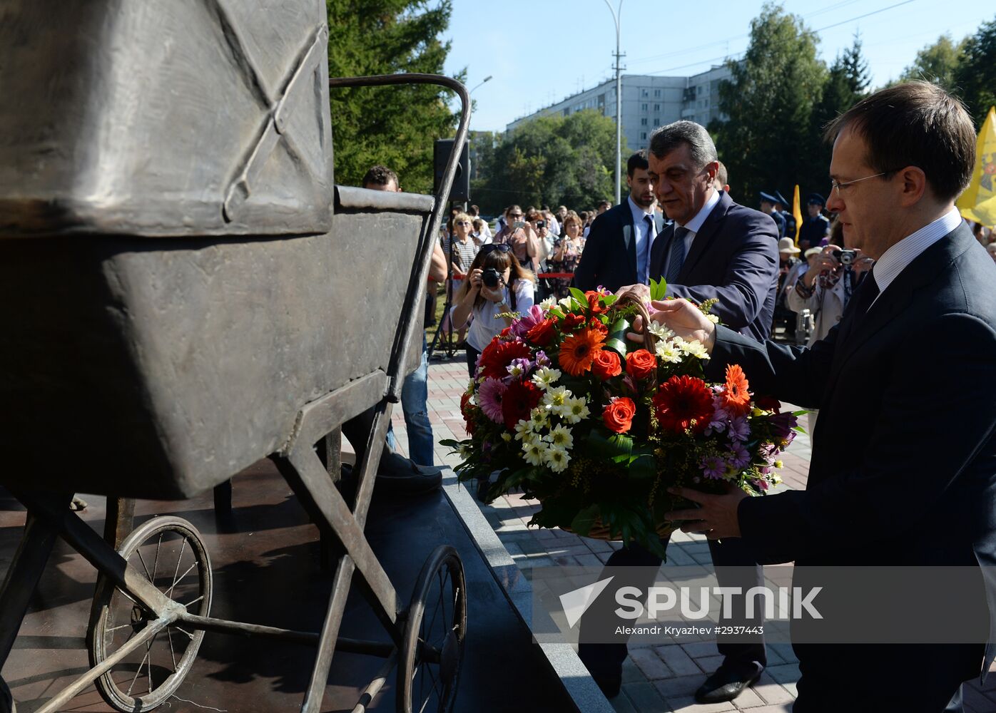 Monument to soldiers' mothers and wives unveiled in Novosibirsk