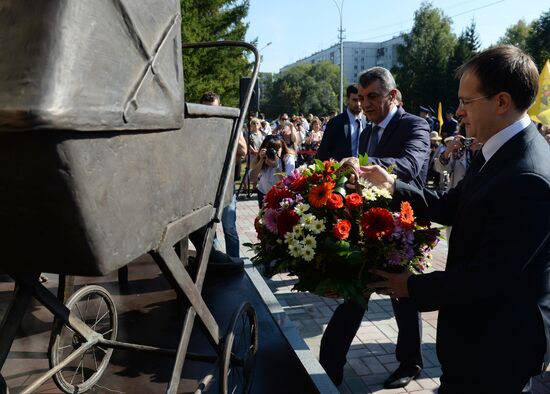 Monument to soldiers' mothers and wives unveiled in Novosibirsk