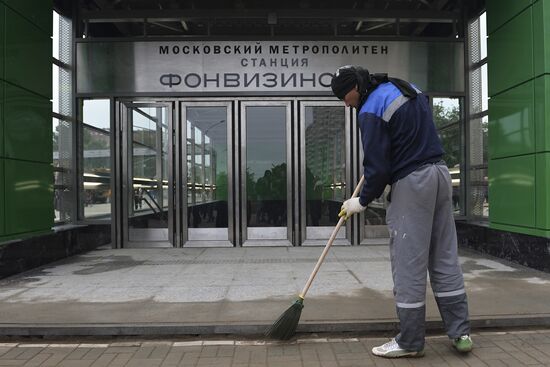 Three new metro stations open on line 10