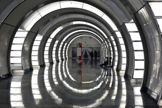 Three new metro stations open on line 10