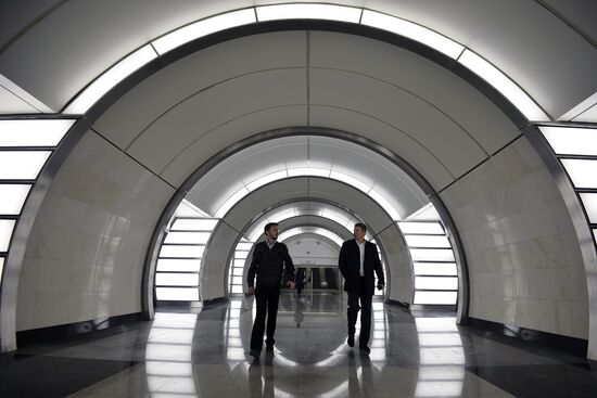 Three new metro stations open on line 10