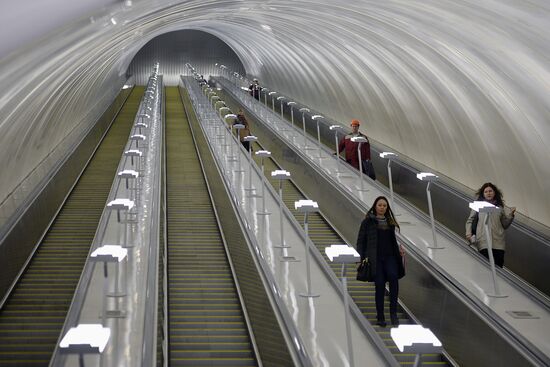 Three new metro stations open on line 10