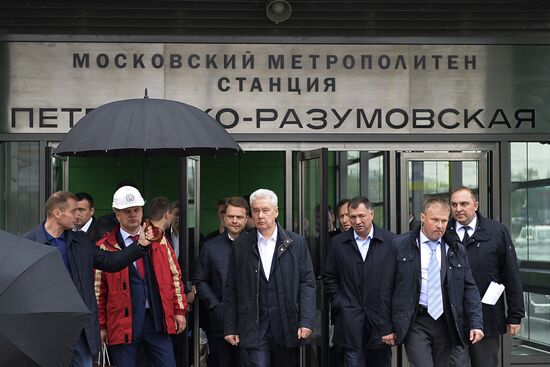 Three new metro stations open on line 10