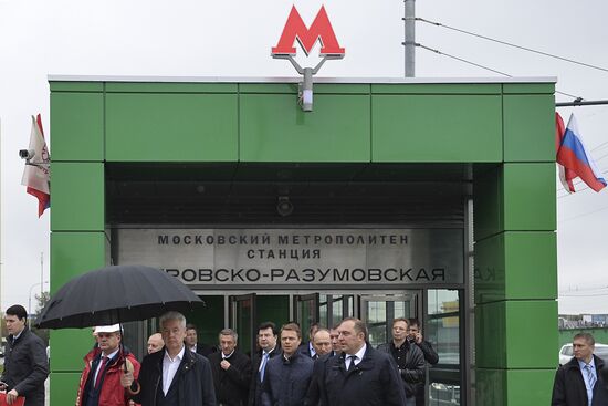 Three new metro stations open on line 10