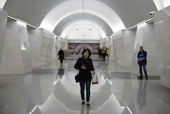 Three new metro stations open on line 10