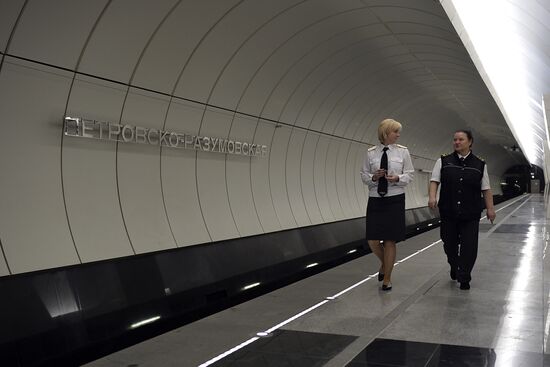 Three new metro stations open on line 10