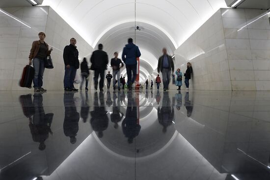 Three new metro stations open on line 10