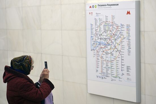 Three new metro stations open on line 10