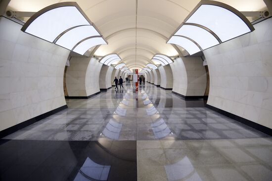 Three new metro stations open on line 10