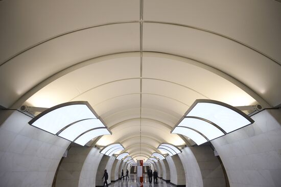 Three new metro stations open on line 10