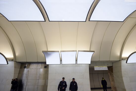 Three new metro stations open on line 10