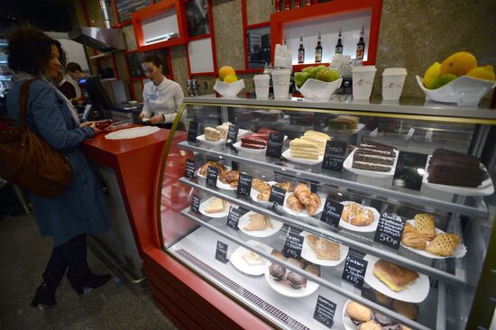 M Cafe, Moscow metro's first coffee shop now open