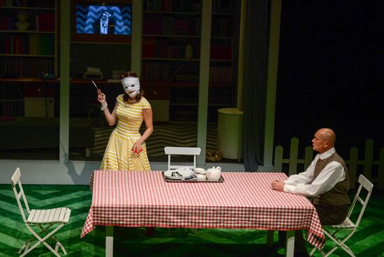 Theater of Nations opens new season