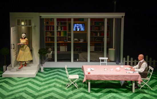 Theater of Nations opens new season