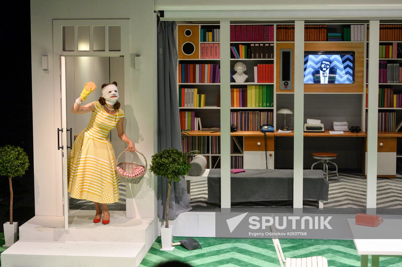 Theater of Nations opens new season