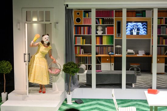 Theater of Nations opens new season