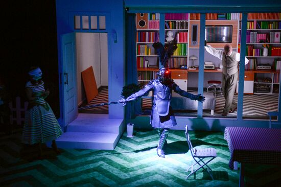 Theater of Nations opens new season