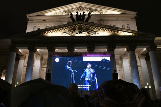 Simon Boccanegra opera broadcast on Teatralnaya Square
