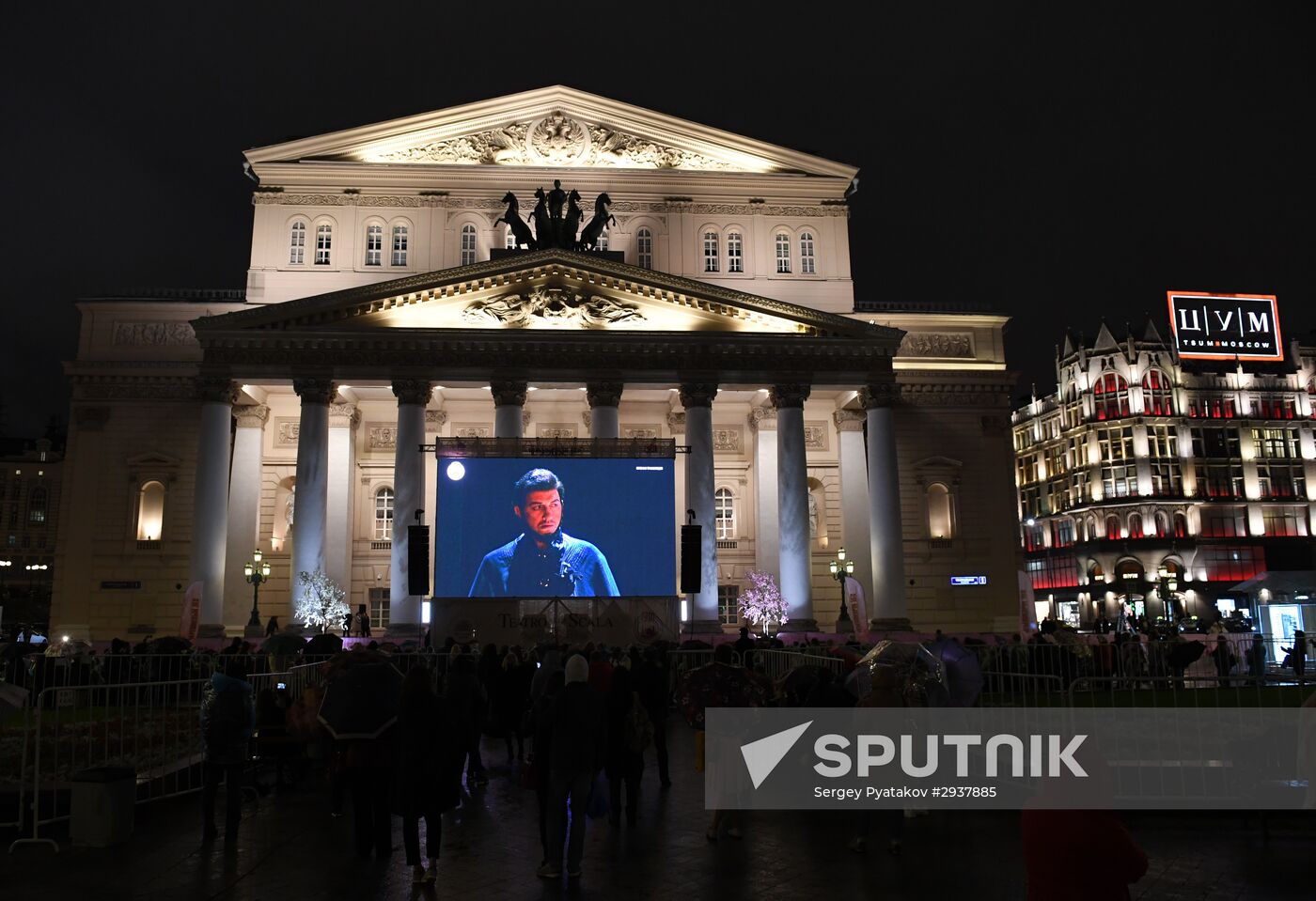 Simon Boccanegra opera broadcast on Teatralnaya Square