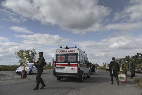 Donetsk People's Republic, Luhansk People's Republic and Ukraine exchange war prisoners in Luhansk Region
